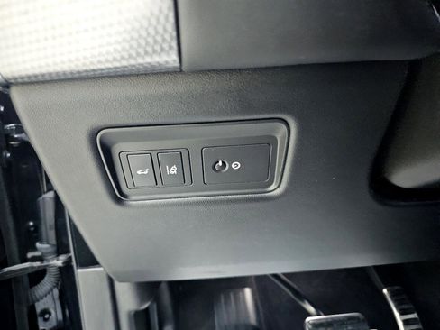 Used 2017 Land Rover Range Rover Sport SVR image 39