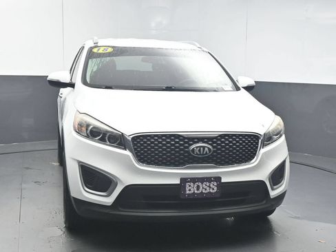 Used 2018 Kia Sorento FWD image 3
