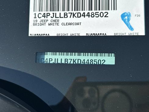 Used 2019 Jeep Cherokee Latitude Plus FWD image 38