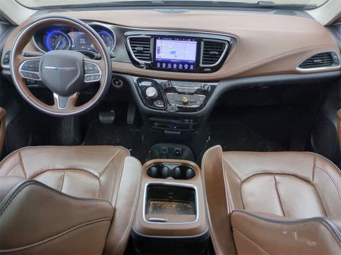 Used 2017 Chrysler Pacifica Limited image 14