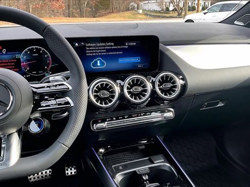 New 2026 Mercedes-Benz GLA 35 AMG AMG GLA 35 image 9