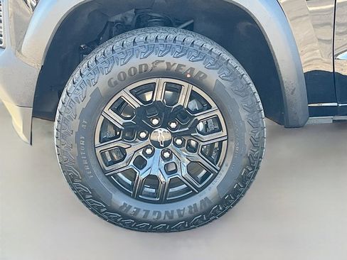 Used 2024 Chevrolet Colorado Trail Boss w/ Technology Package AWD/4WD image 29