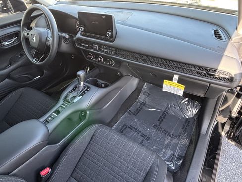Used 2025 Honda HR-V LX image 8