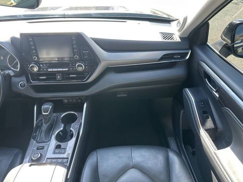 Used 2022 Toyota Highlander Limited AWD/4WD image 11