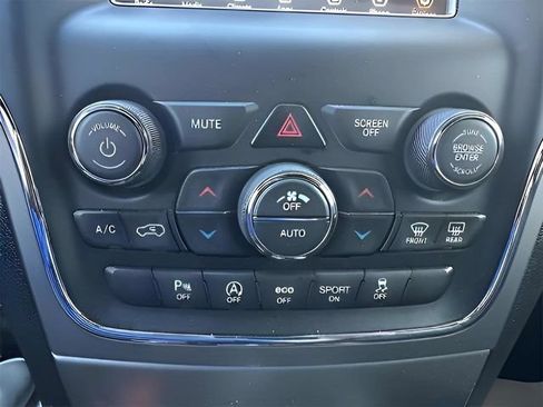 Used 2021 Jeep Grand Cherokee Laredo AWD/4WD image 33