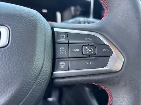 Used 2025 Jeep Compass Trailhawk w/ Trailhawk Elite Group AWD/4WD image 17