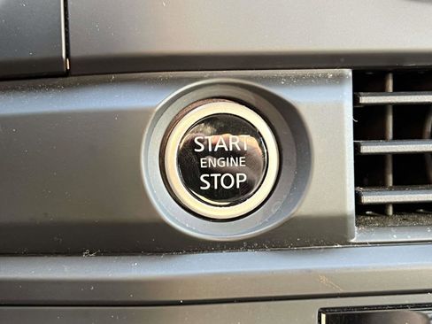 Used 2023 Nissan Pathfinder S image 30