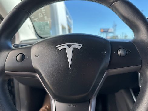 Used 2020 Tesla Model 3 Standard Range image 11