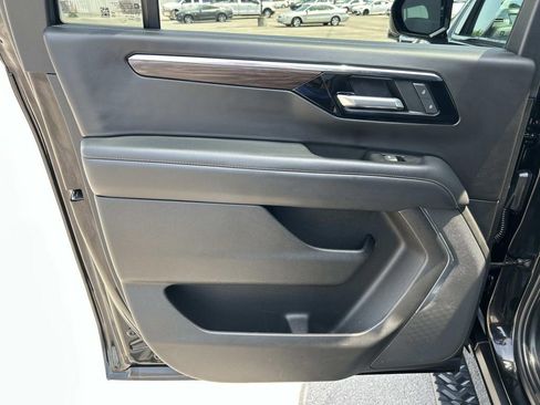 Used 2025 Chevrolet Suburban Z71 AWD/4WD image 22