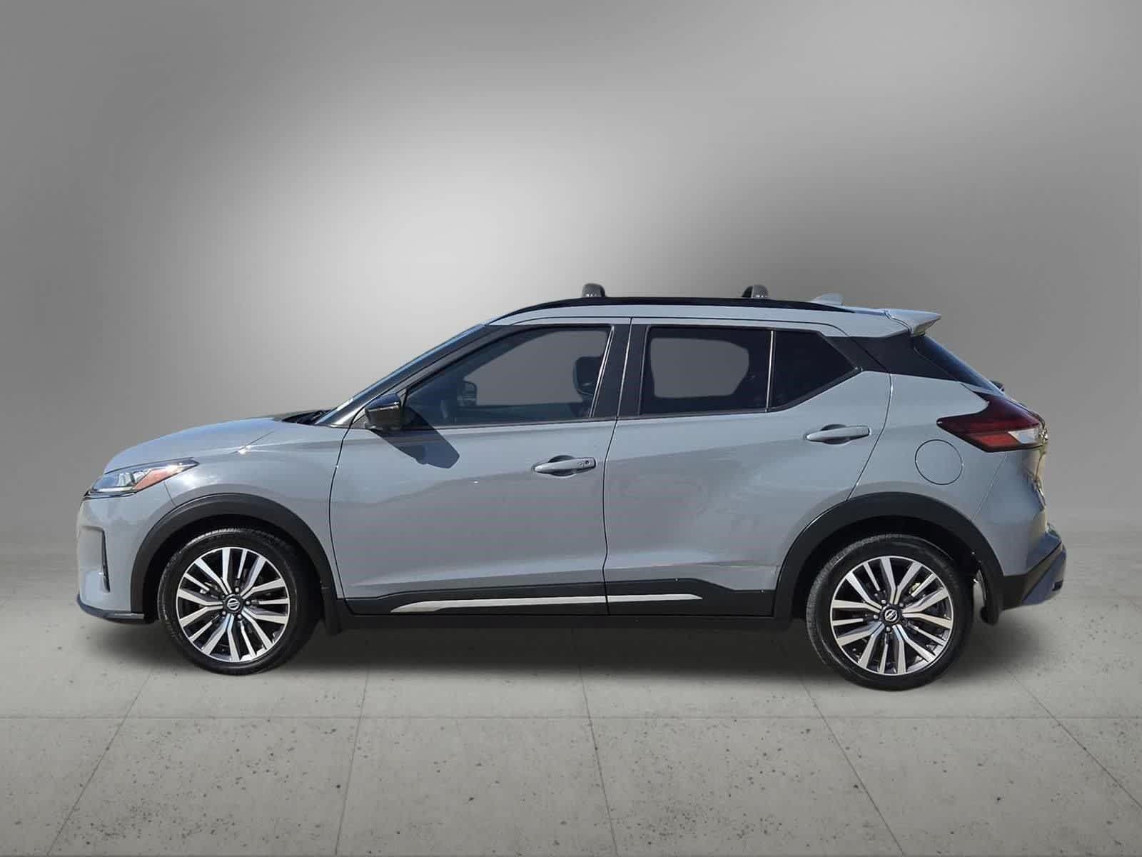 Used 2021 Nissan Kicks SR w/ SR Premium Package FWD image 3