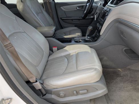 Used 2017 Chevrolet Traverse Premier image 39