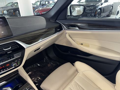 Used 2023 BMW 540i w/ Convenience Package RWD image 31