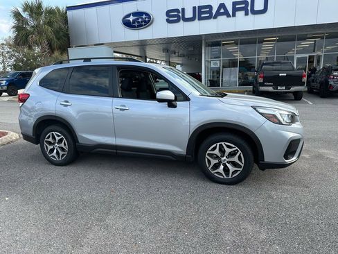 Used 2020 Subaru Forester Premium image 1