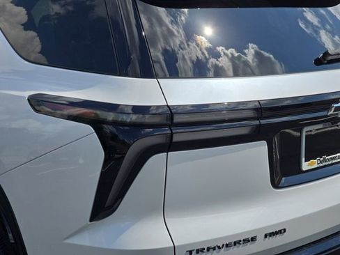 Used 2024 Chevrolet Traverse RS image 35