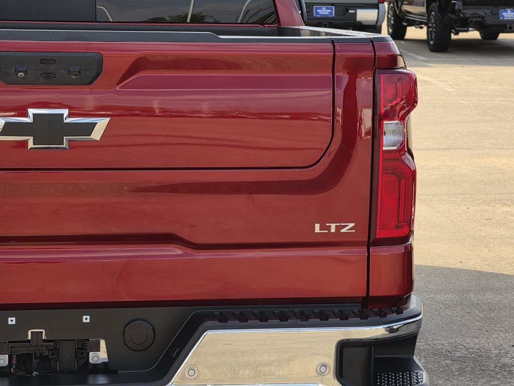 Used 2023 Chevrolet Silverado 1500 LTZ w/ LTZ Convenience Package II RWD image 9