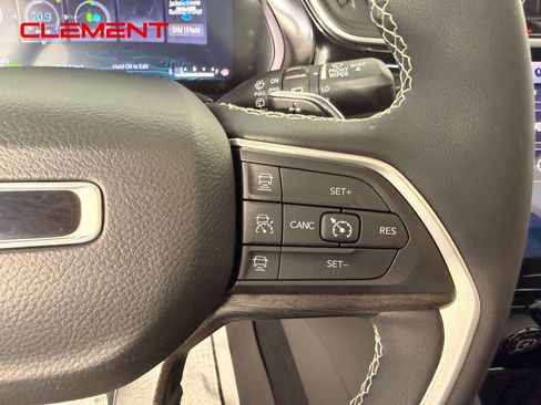 Used 2022 Jeep Grand Cherokee Limited 4xe w/ Luxury Tech Group II AWD/4WD image 17