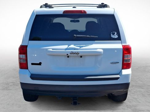 Used 2016 Jeep Patriot Latitude FWD image 5