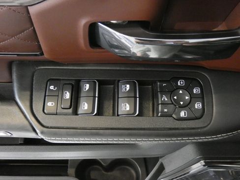 Used 2025 RAM 2500 Limited AWD/4WD image 27