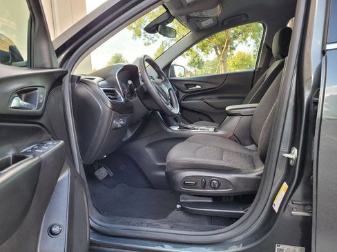 Used 2019 Chevrolet Equinox LT w/ Driver Convenience Package image 4