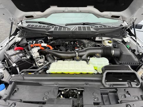 Used 2025 Ford F150 Lariat w/ Equipment Group 501A Mid image 31