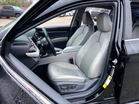 Used 2021 Toyota Camry SE image 13