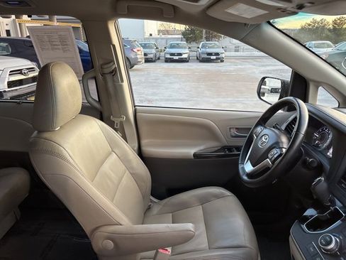 Used 2015 Toyota Sienna AWD image 11