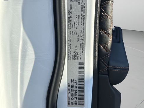 Used 2025 Jeep Grand Cherokee Summit image 38