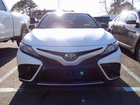 Used 2019 Toyota Camry XSE image 2