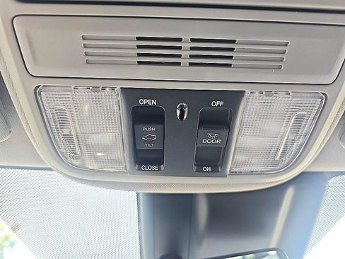 Used 2018 Honda Odyssey EX-L image 26