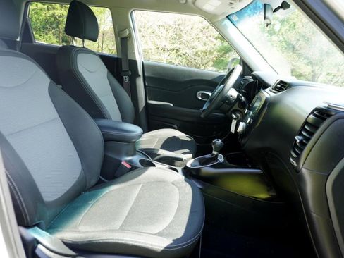 Used 2019 Kia Soul + image 20