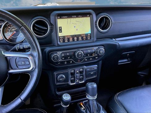 Used 2019 Jeep Wrangler Unlimited Sahara AWD/4WD image 6
