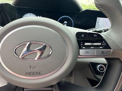 Used 2023 Hyundai Elantra SEL w/ Convenience Package FWD image 38