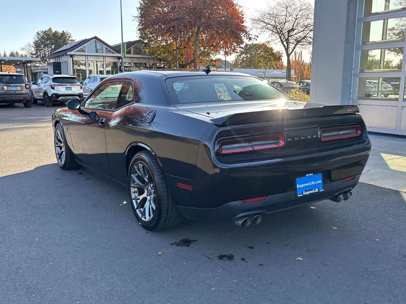 Used 2015 Dodge Challenger SRT RWD image 3