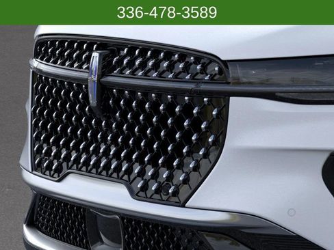 New 2025 Lincoln Nautilus Premier w/ Equipment Group 102A image 17