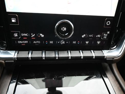 Used 2025 GMC Yukon Denali Ultimate image 30