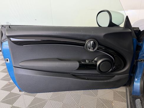 Used 2023 MINI Cooper 2-Door Hardtop image 13