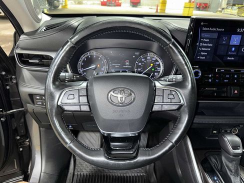 Used 2021 Toyota Highlander Platinum AWD/4WD image 18