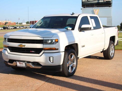 Used 2018 Chevrolet Silverado 1500 LT w/ Texas Edition AWD/4WD image 4