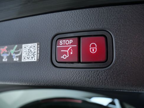 Certified 2026 Mercedes-Benz GLC 300 4MATIC image 8