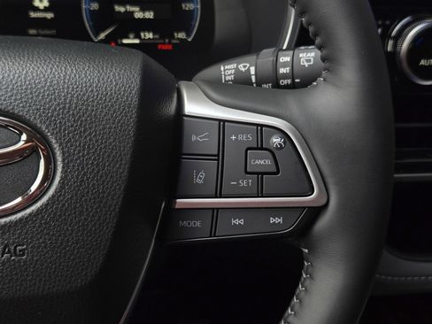 Certified 2026 Toyota Highlander Limited AWD/4WD image 22