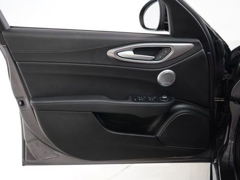 Used 2025 Alfa Romeo Giulia Veloce image 19