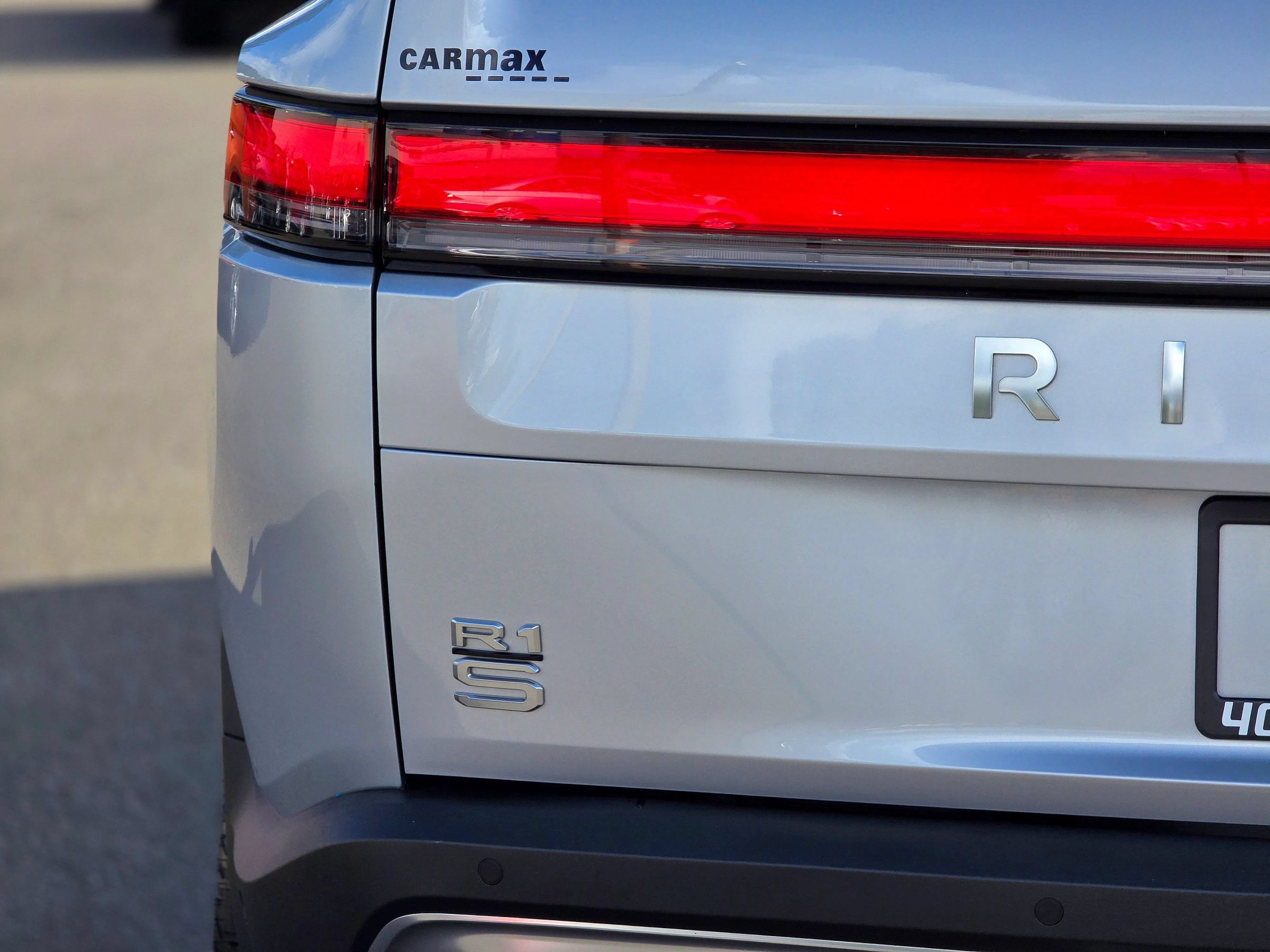 Used 2025 Rivian R1S Adventure Dual AWD/4WD image 10