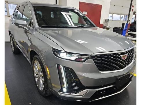 Used 2024 Cadillac XT6 Premium Luxury w/ Technology Package AWD/4WD image 4