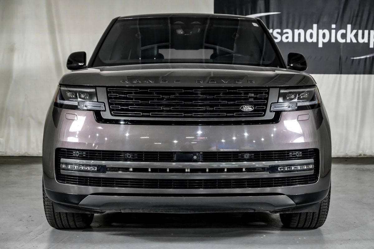 Used 2024 Land Rover Range Rover SE AWD/4WD image 3