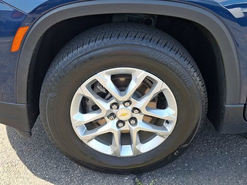 Used 2022 Chevrolet Traverse LS FWD image 29