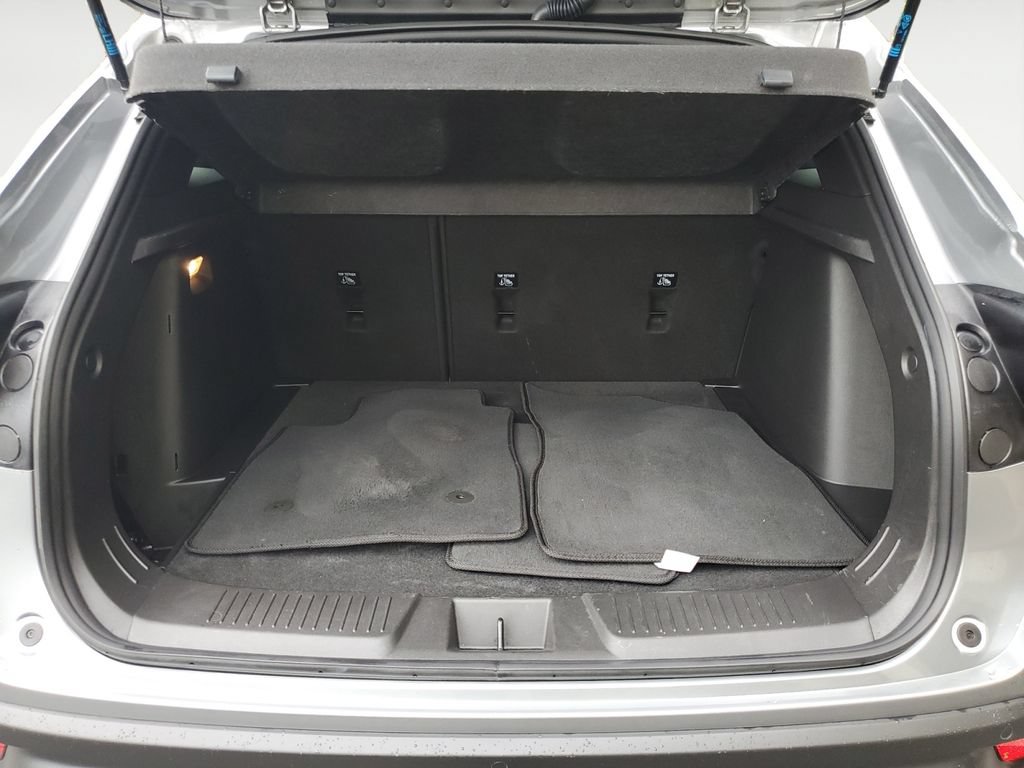 Used 2025 Chevrolet Trax RS w/ Sunroof Package FWD image 16