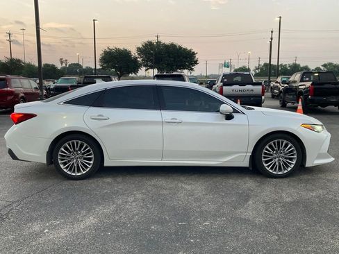 Used 2019 Toyota Avalon Limited w/ Advanced Safety Package image 4