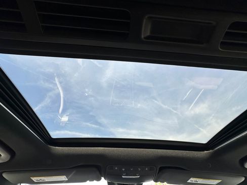 Used 2017 Mercedes-Benz E 300 4MATIC image 25