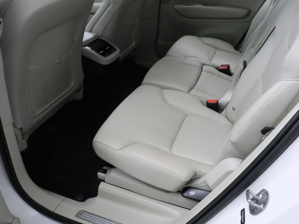 Used 2023 Volvo XC90 B6 Plus AWD/4WD image 25