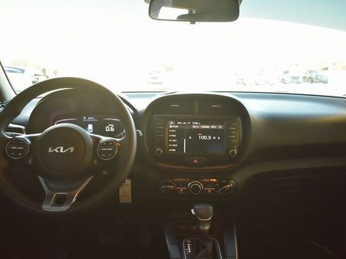 Used 2023 Kia Soul LX image 29